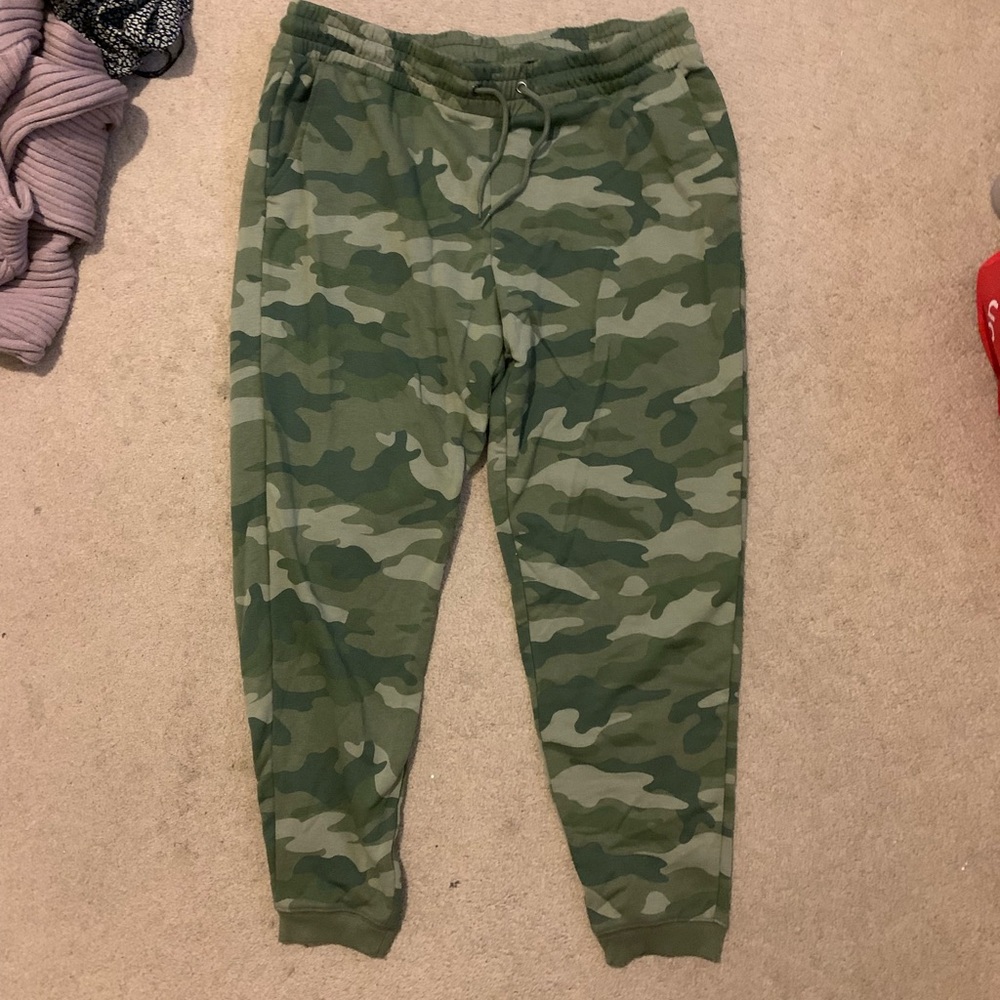 Old Navy Camouflage joggers size large